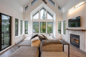 Newly Renovated! Spacious 3 bedrooms plus enclosed loft bedroom and TV room!